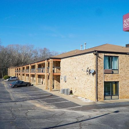 Southern Inn And Suites Spartanburg Kültér fotó