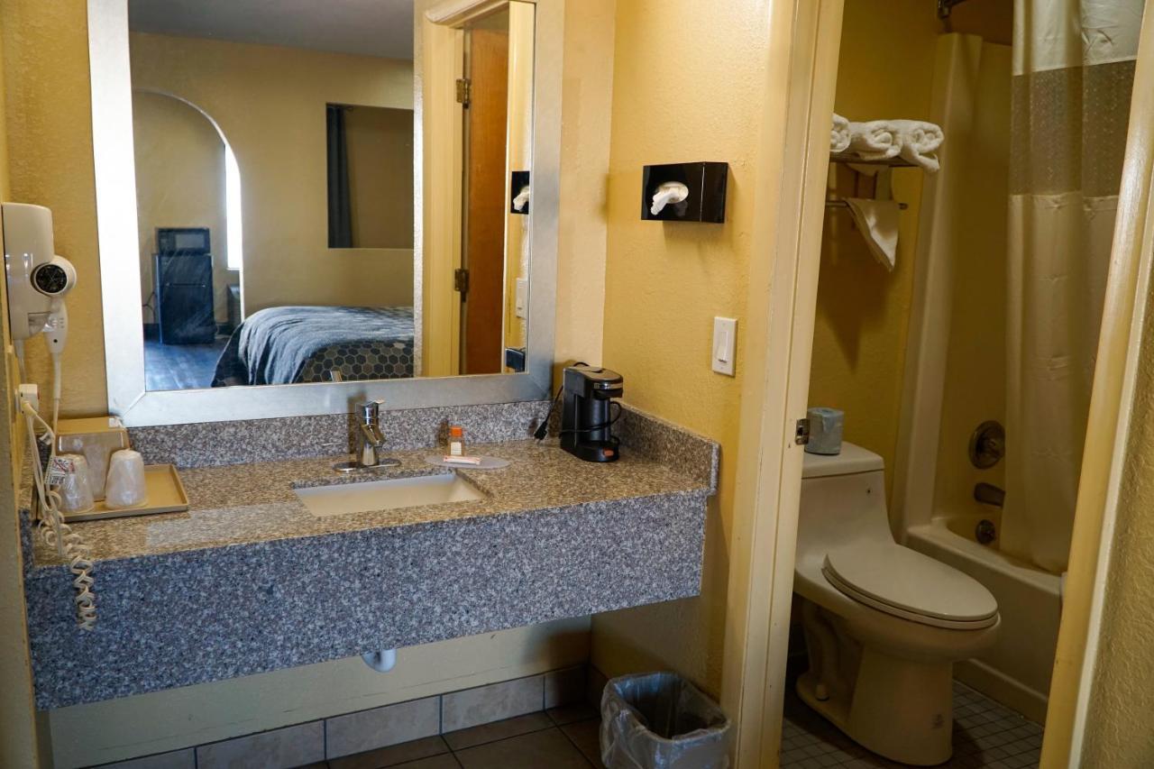 Southern Inn And Suites Spartanburg Kültér fotó